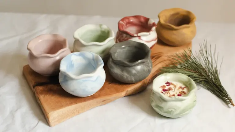 Ceramiczna „Zupa z szyszek” w Gdańsku: nowa wystawa w Oliwie