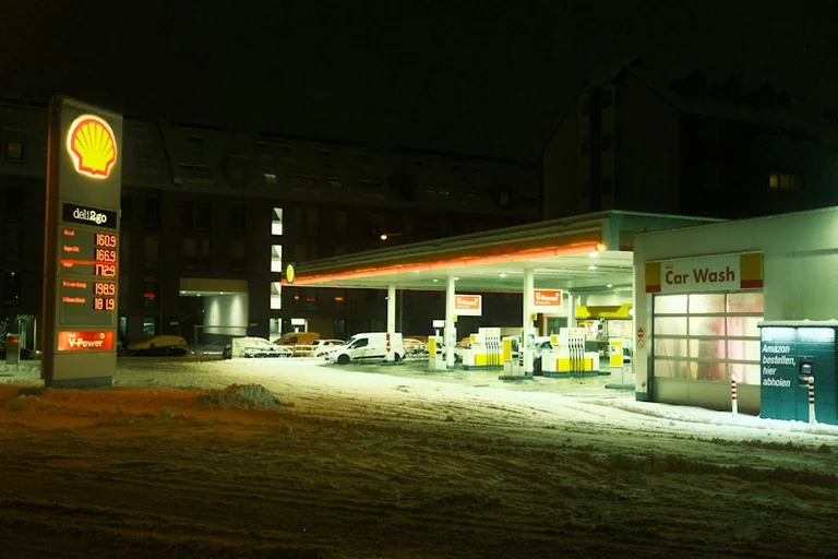 Jak policzyć miesięczny koszt dojazdów i porównać ceny paliw
