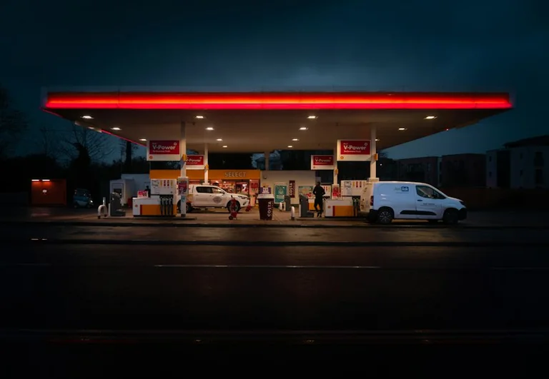 Koszt jazdy na 100 km: benzyna, diesel, LPG i prąd